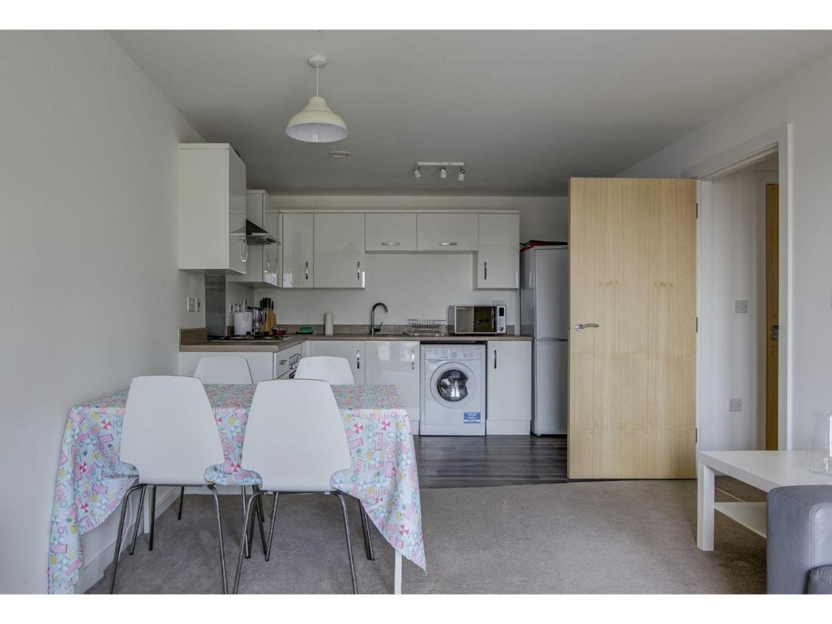 Large, Spacious And Modern Apt For 4 In Манчестер Екстер'єр фото