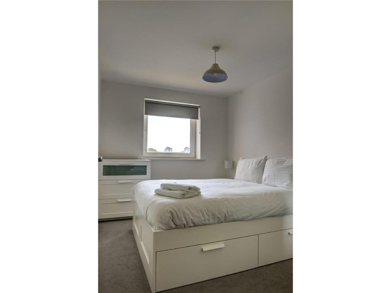 Large, Spacious And Modern Apt For 4 In Манчестер Екстер'єр фото