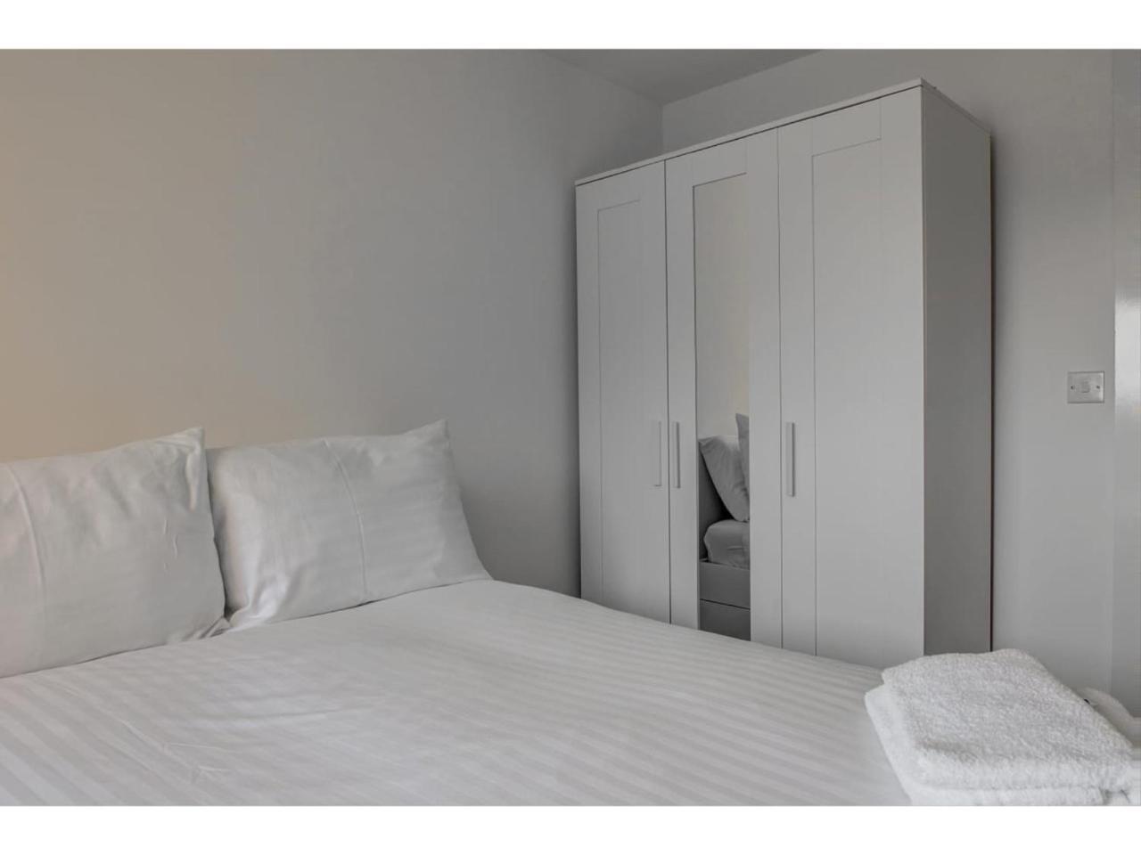 Large, Spacious And Modern Apt For 4 In Манчестер Екстер'єр фото